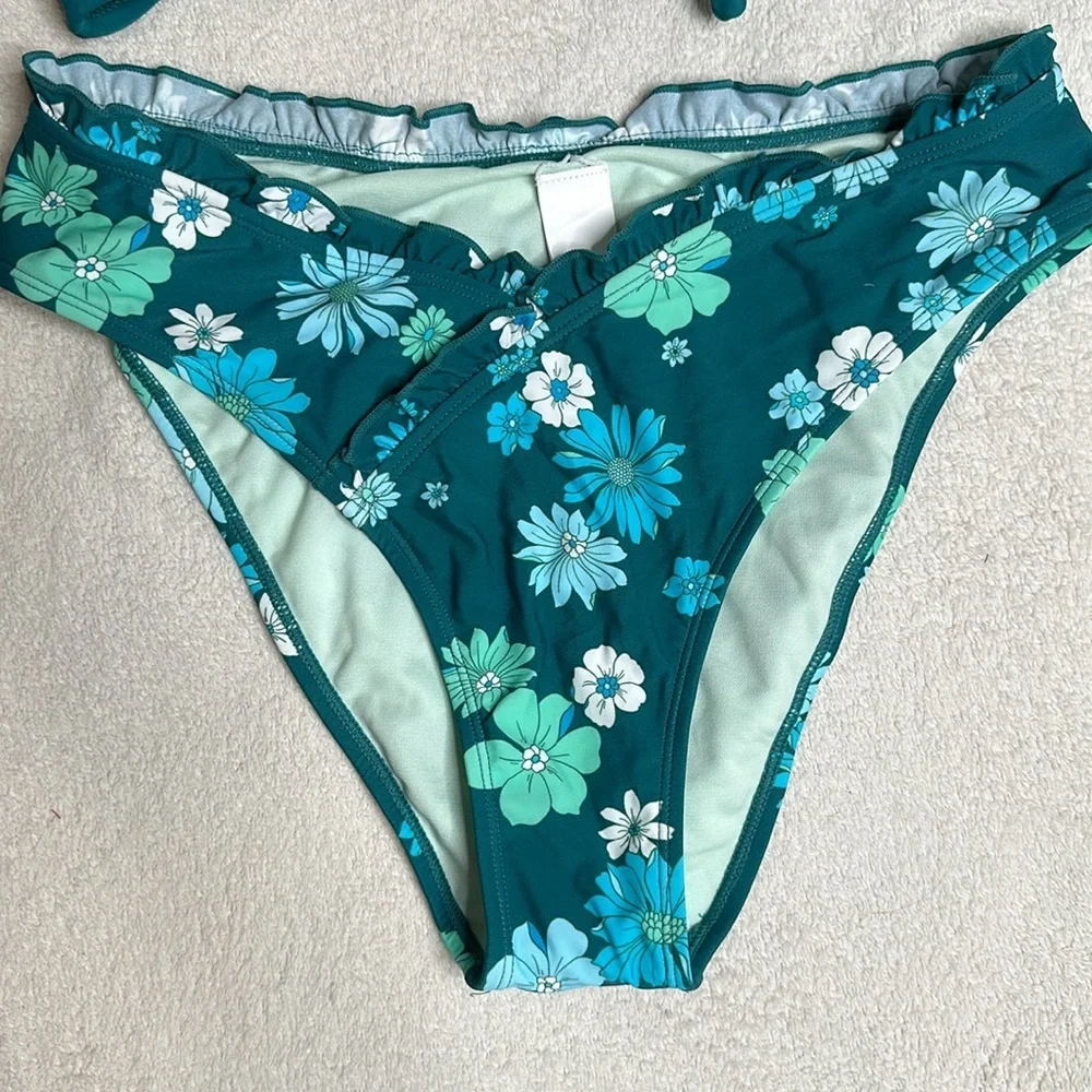 Teal bikini‎ with floral ruffle bottoms Sz Large NEW WITH TAGS!